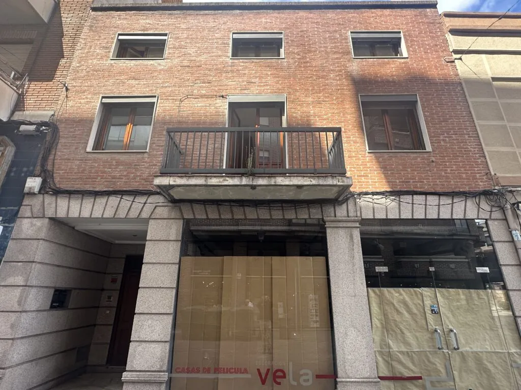 Edificio en venta en C/ Maldonado. 2 pisos + patio + local comercial